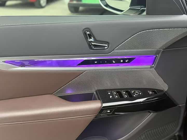 Фото 8 - BMW 7 Series