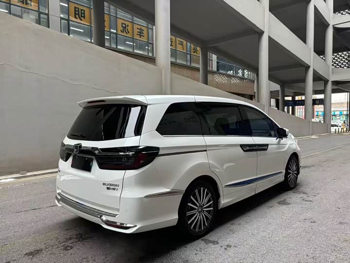 Фото 6 - Honda Elysion