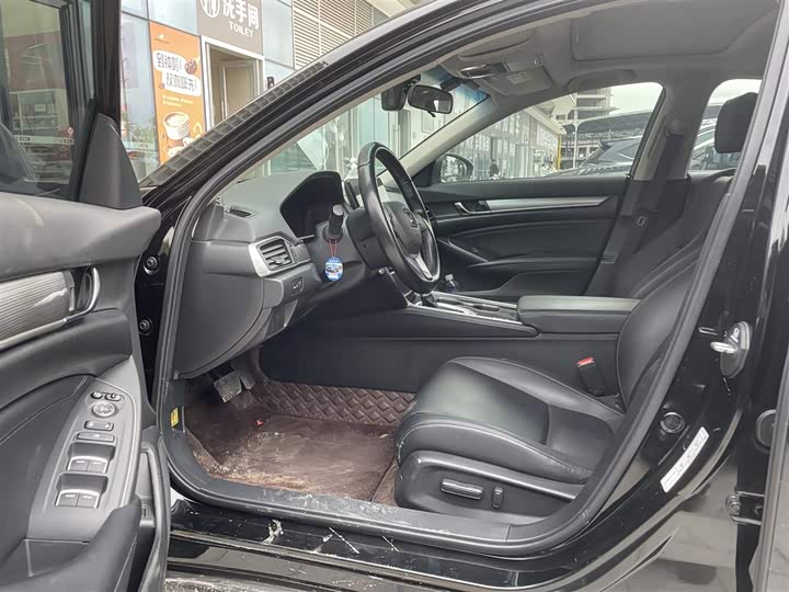 Фото 4 - Honda Accord