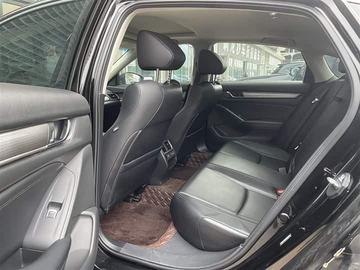 Фото 6 - Honda Accord