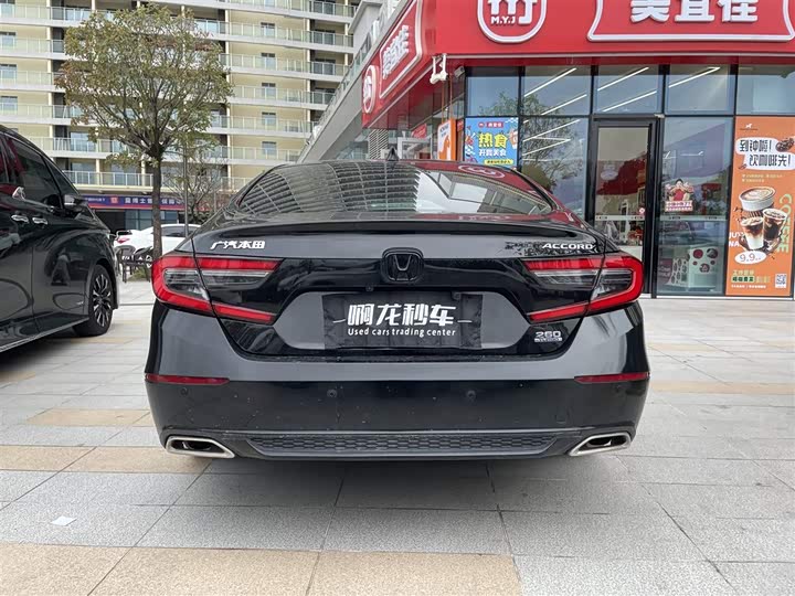 Фото 8 - Honda Accord