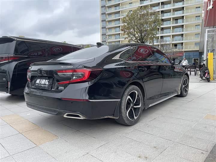 Фото 9 - Honda Accord