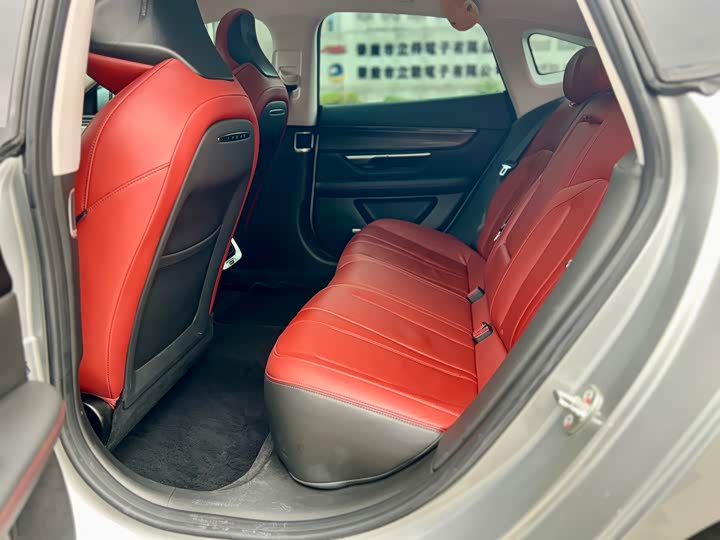 Фото 8 - XPeng P7