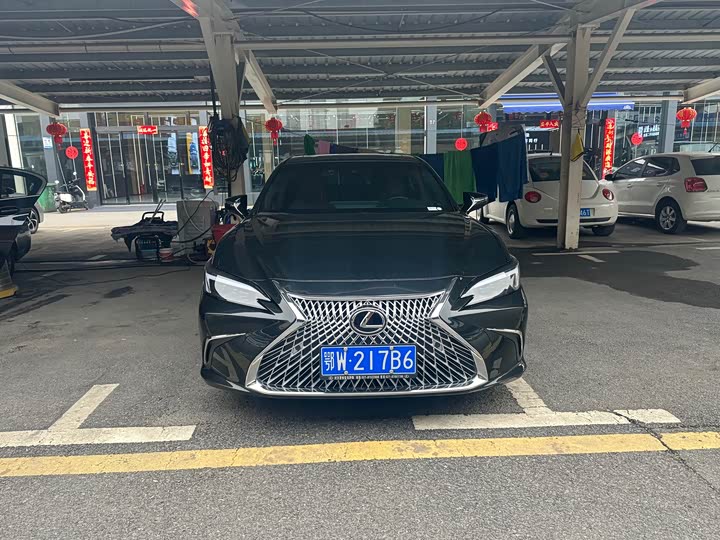 Фото 2 - Lexus ES