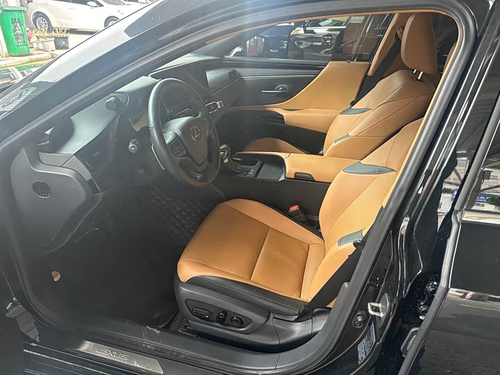 Фото 4 - Lexus ES