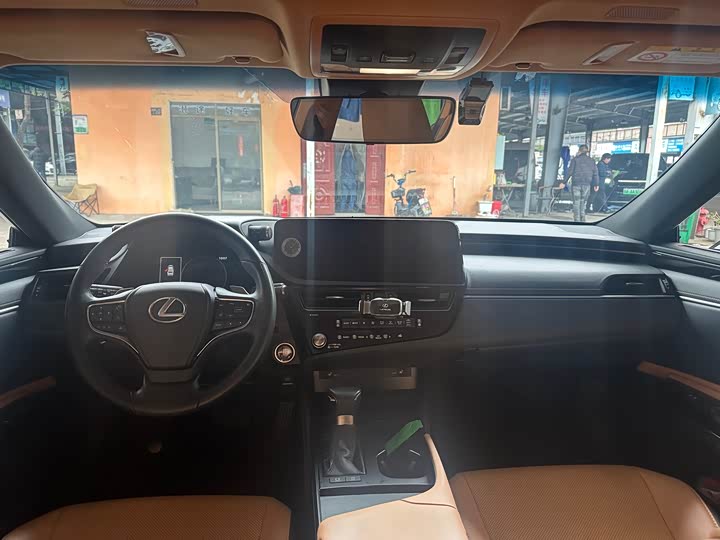 Фото 6 - Lexus ES