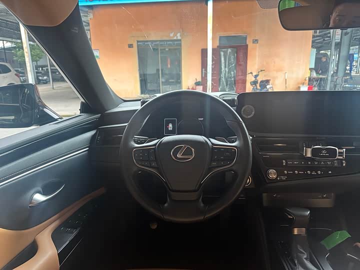 Фото 7 - Lexus ES