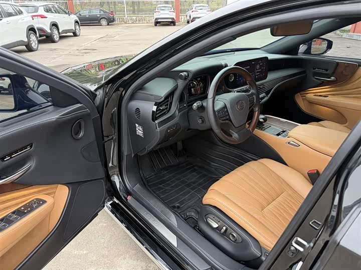 Фото 2 - Lexus LS