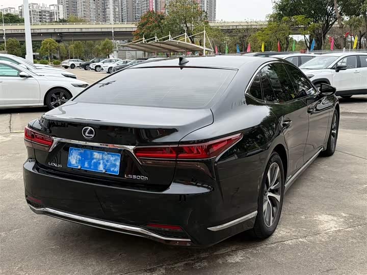 Фото 4 - Lexus LS