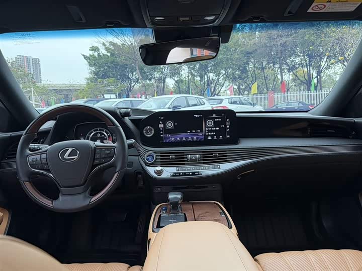 Фото 7 - Lexus LS