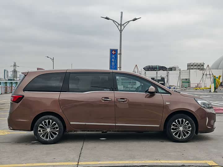 Фото 4 - Buick GL8 ES