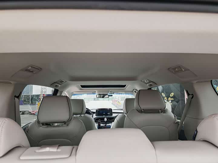 Фото 9 - Buick GL8 ES