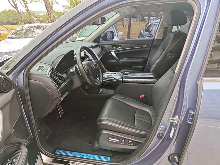 Photo 8 - Honda Avancier