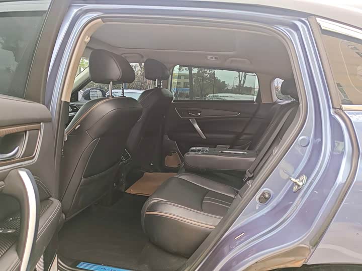 Photo 9 - Honda Avancier