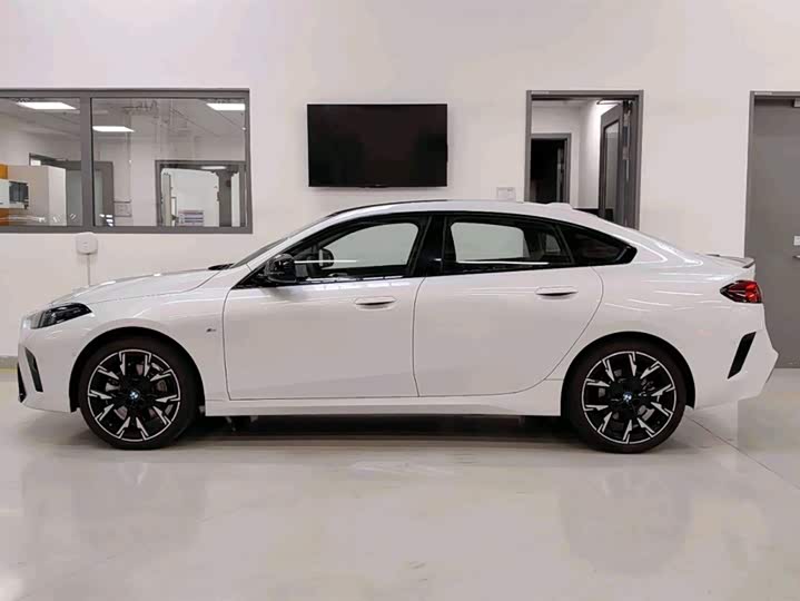 Фото 3 - BMW 2 Series