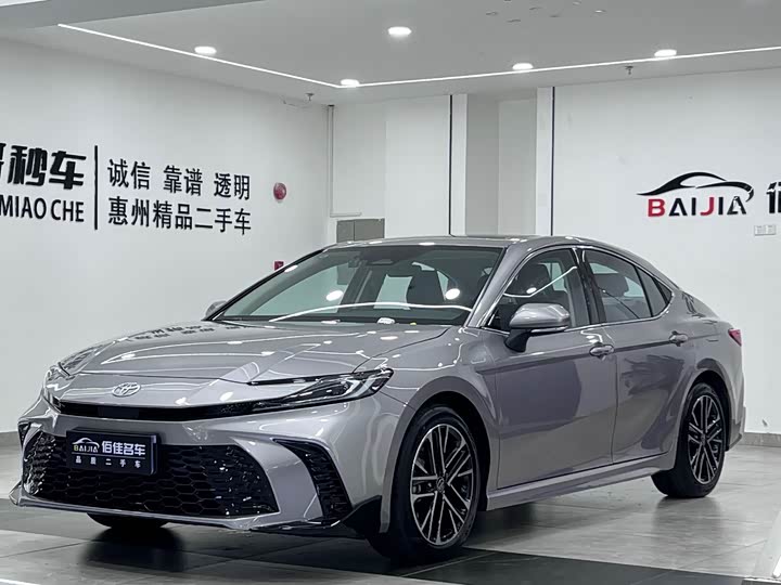 Фото 1 - Toyota Camry