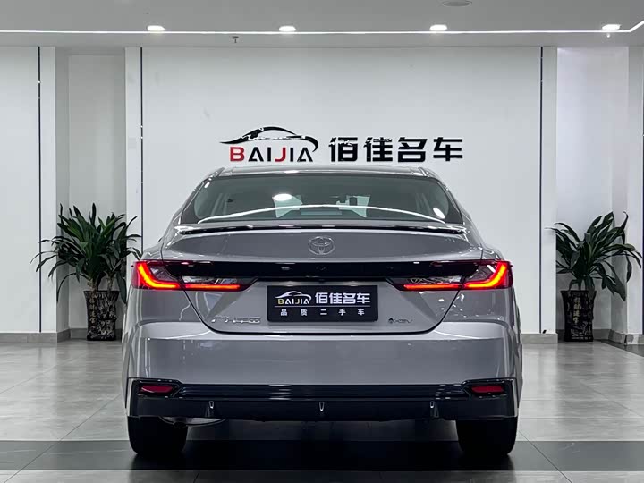 Фото 6 - Toyota Camry