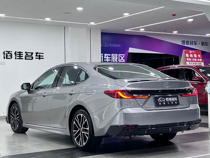 Фото 7 - Toyota Camry