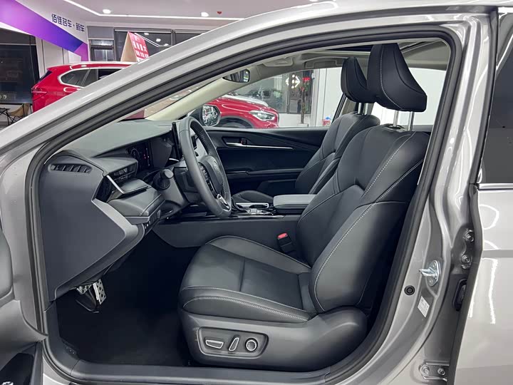 Фото 9 - Toyota Camry