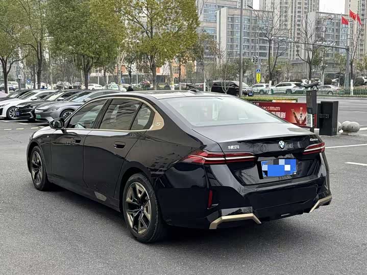 Фото 8 - BMW 5 Series