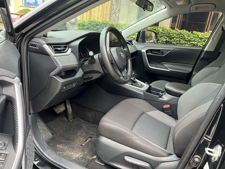 Photo 7 - Toyota Wildlander