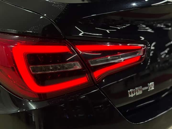 Фото 9 - Hongqi H5