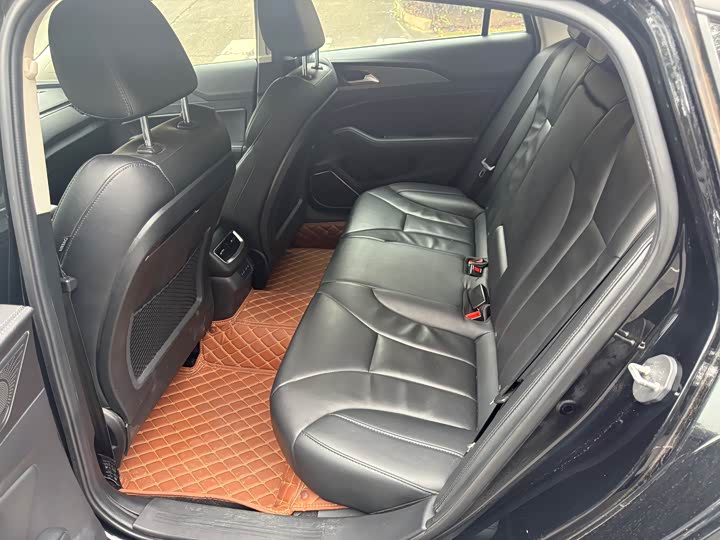 Фото 9 - Hongqi H5