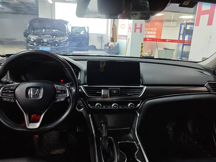 Фото 3 - Honda Accord