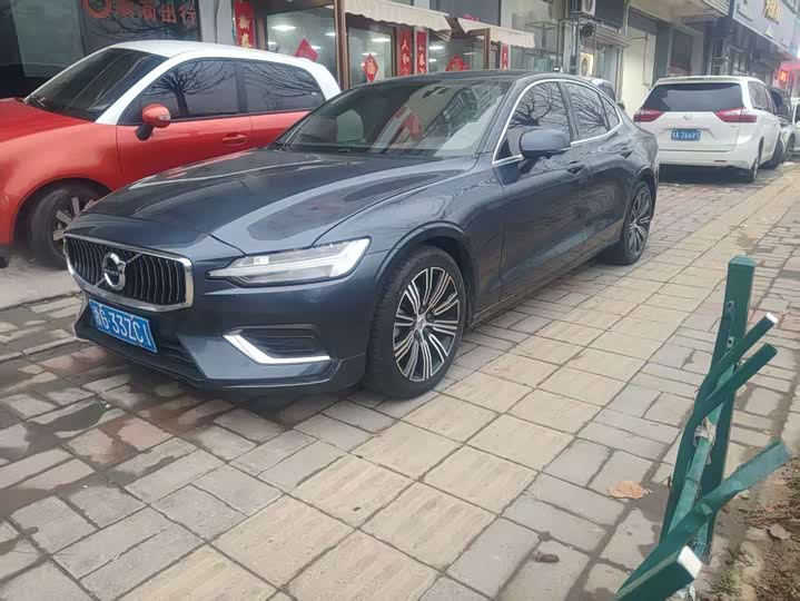 Фото 1 - Volvo S60