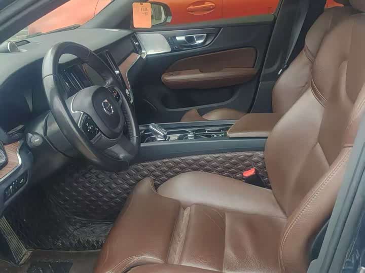 Фото 4 - Volvo S60