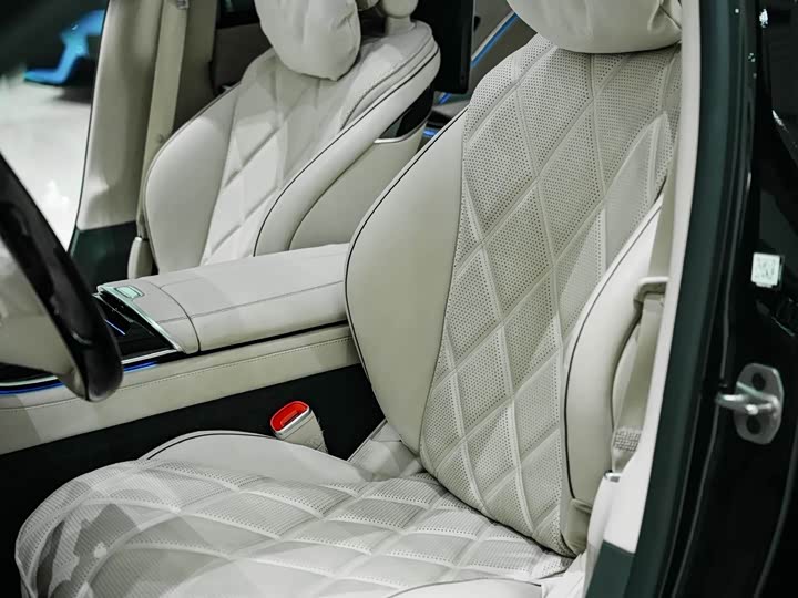 Photo 6 - Mercedes-Benz Maybach S-Class