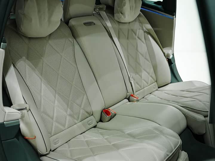 Photo 9 - Mercedes-Benz Maybach S-Class