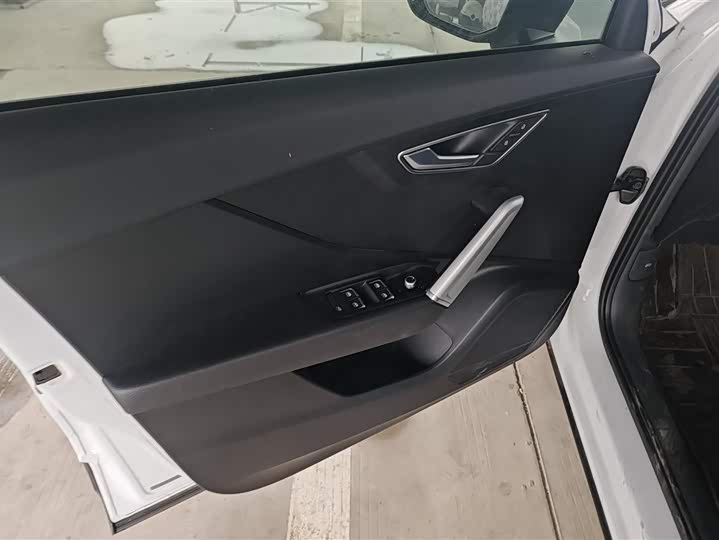 Фото 7 - Audi Q2L