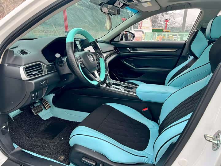 Фото 4 - Honda Accord