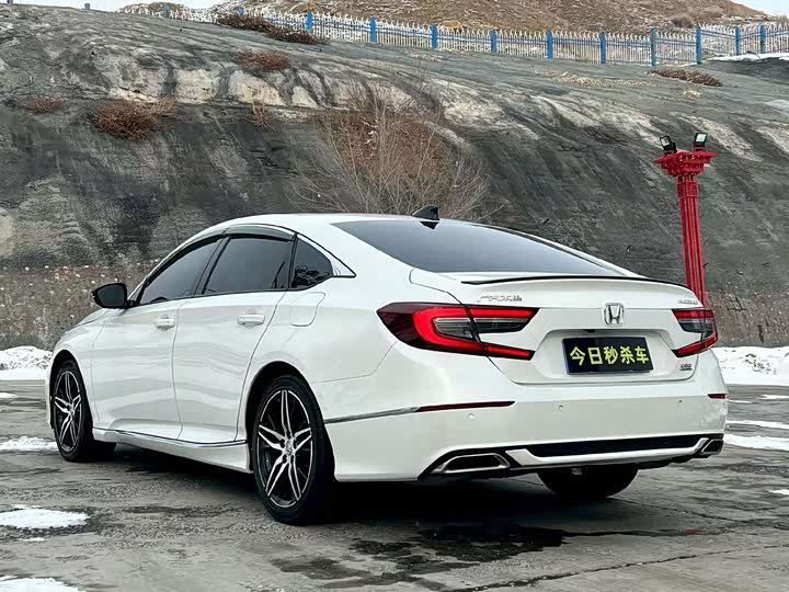 Фото 7 - Honda Accord