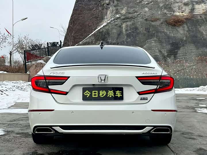 Фото 8 - Honda Accord