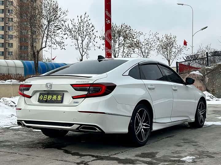 Фото 9 - Honda Accord