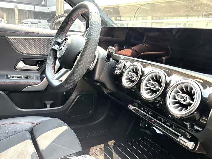 Фото 8 - Mercedes-Benz A-Class