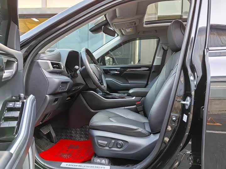 Фото 4 - Toyota Highlander