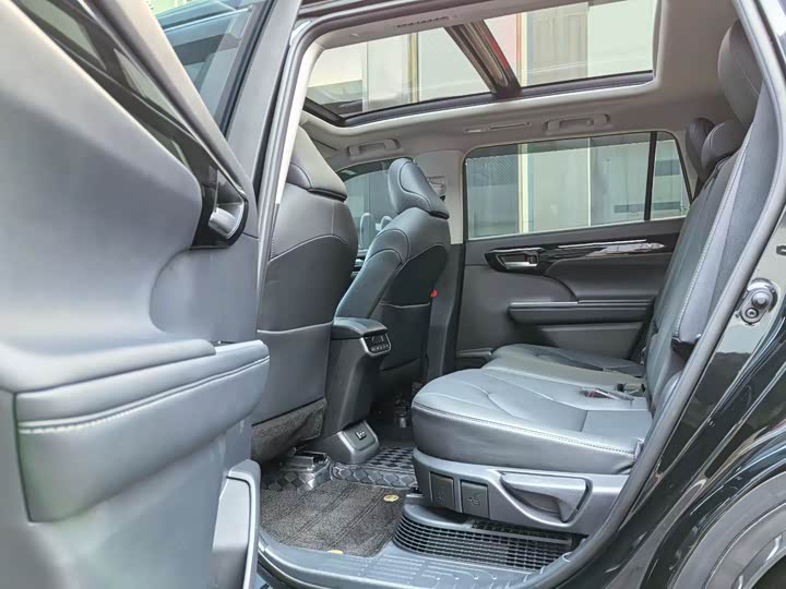 Фото 6 - Toyota Highlander