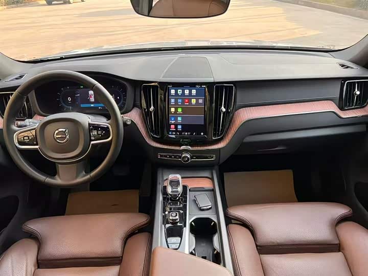 Photo 2 - Volvo XC60