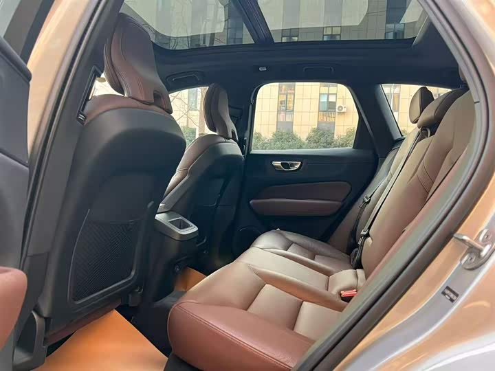 Photo 3 - Volvo XC60