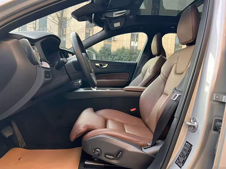 Photo 5 - Volvo XC60