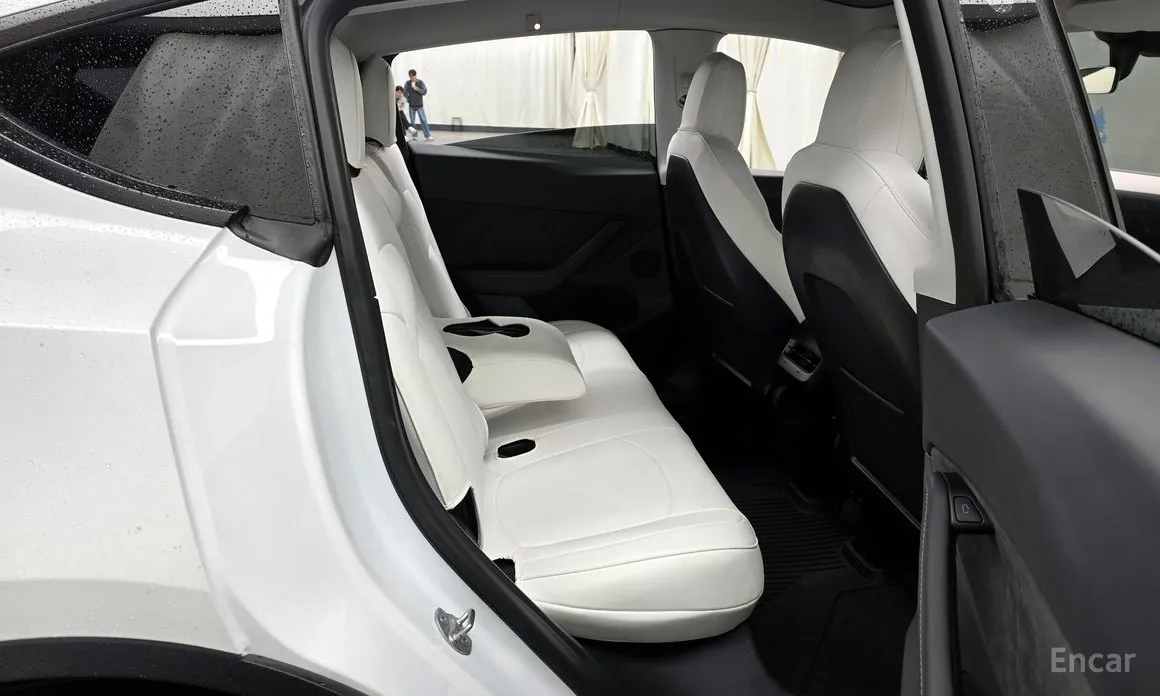 Photo 12 - Tesla Model Y