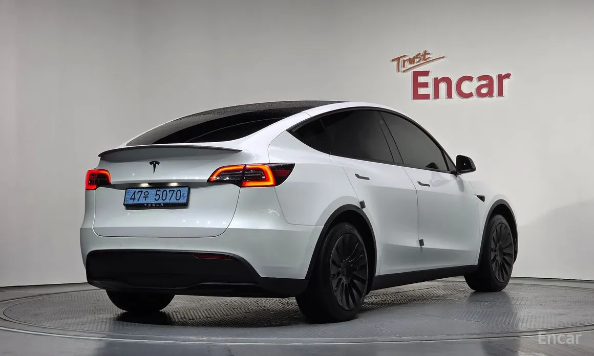 Photo 2 - Tesla Model Y