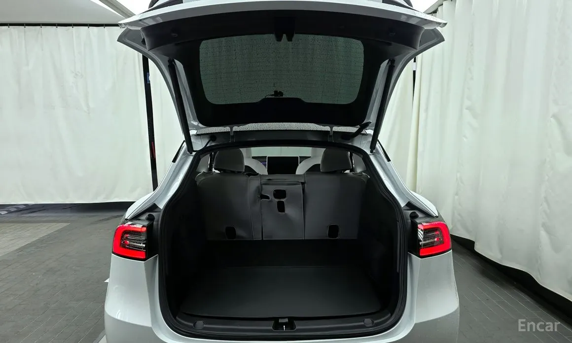 Photo 20 - Tesla Model Y