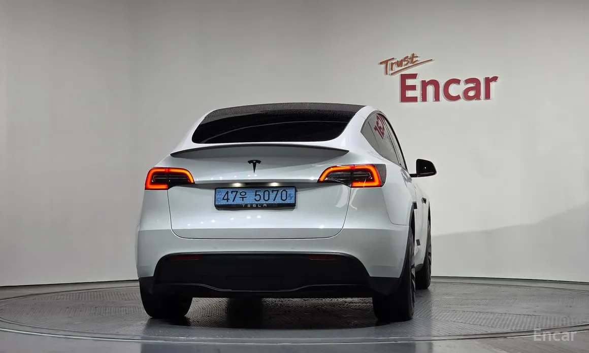 Photo 4 - Tesla Model Y