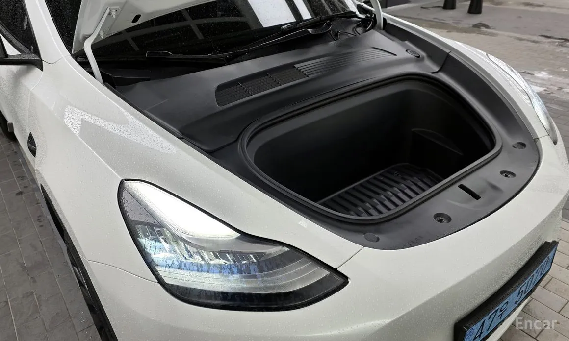 Photo 6 - Tesla Model Y