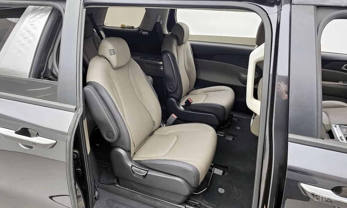 Фото 12 - Kia Carnival