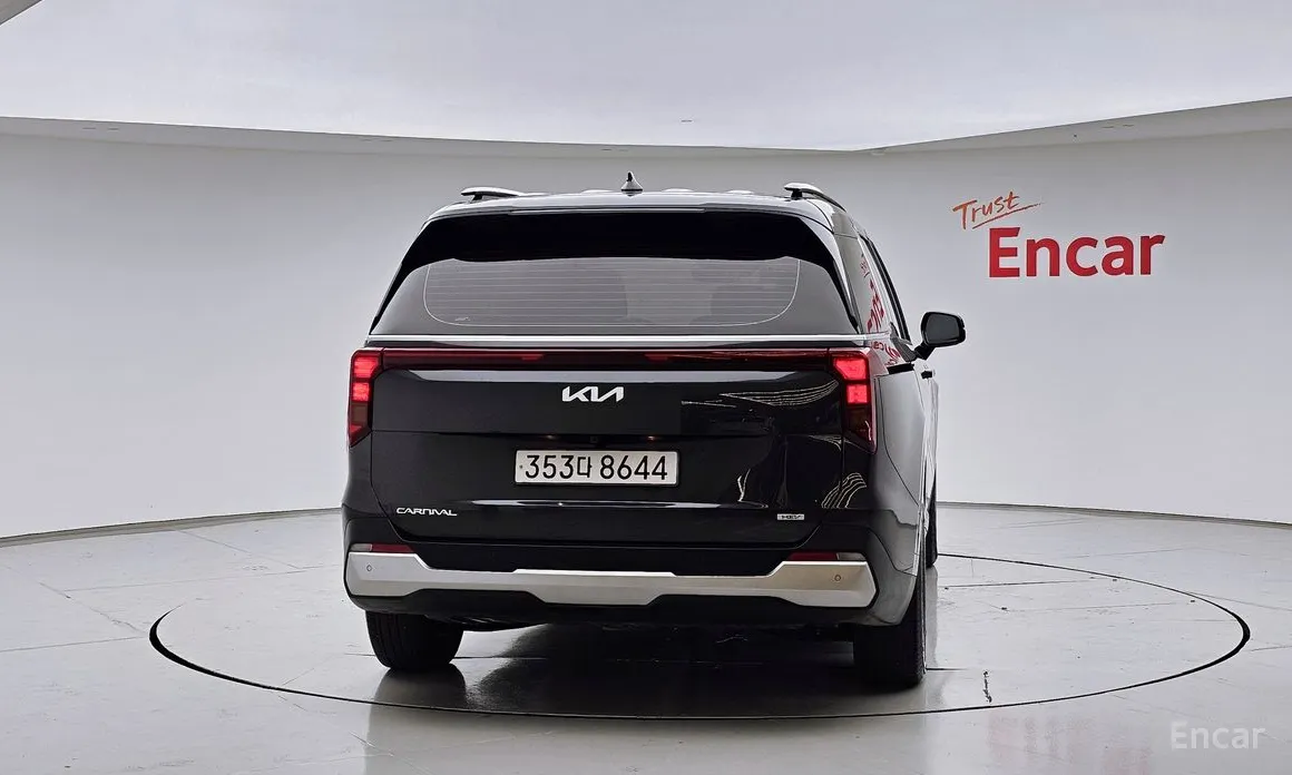 Фото 4 - Kia Carnival